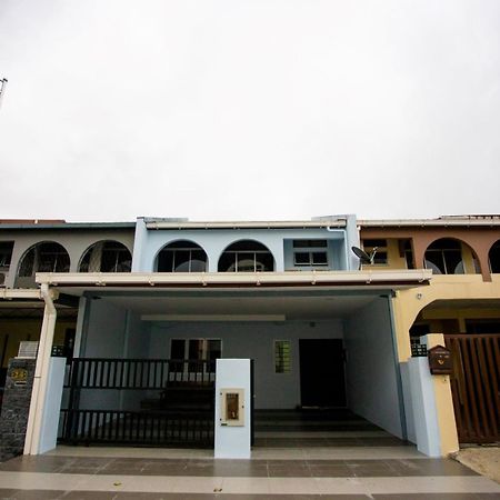 Hom2Rex Kuching Homestay Taman Timberland Eksteriør billede