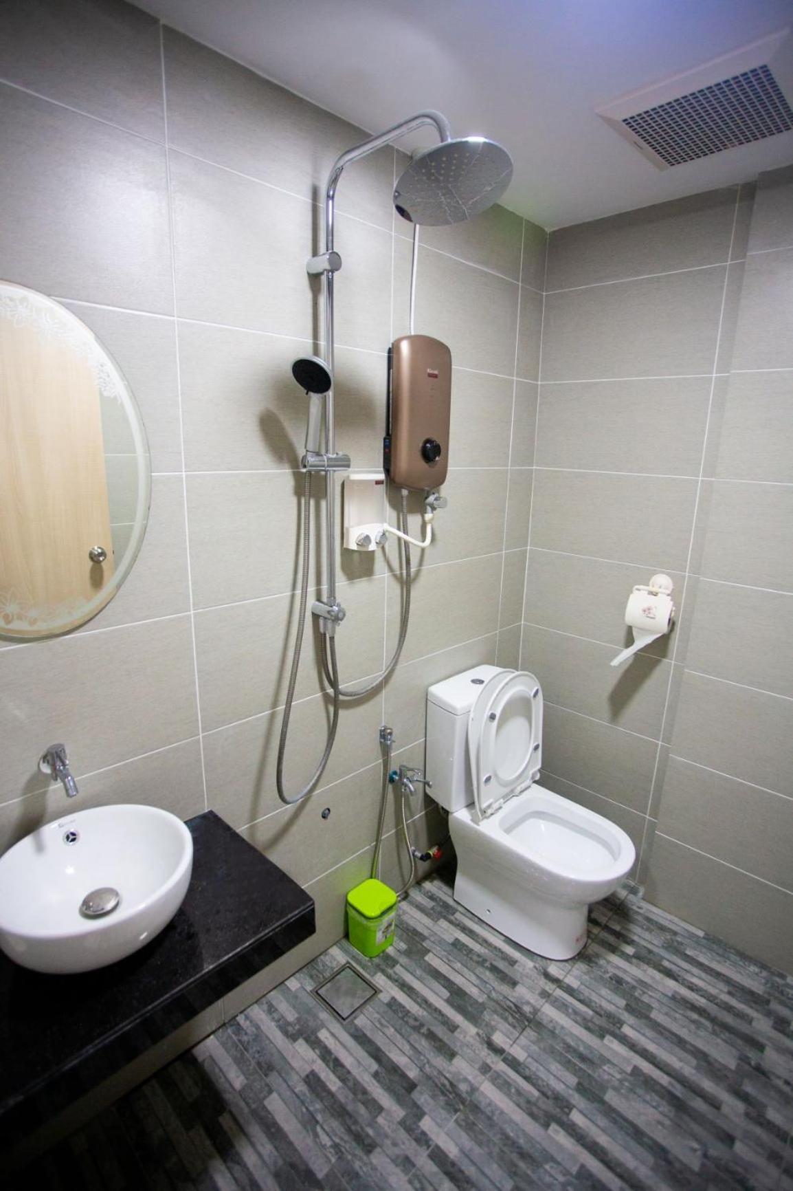 Hom2Rex Kuching Homestay Taman Timberland Eksteriør billede