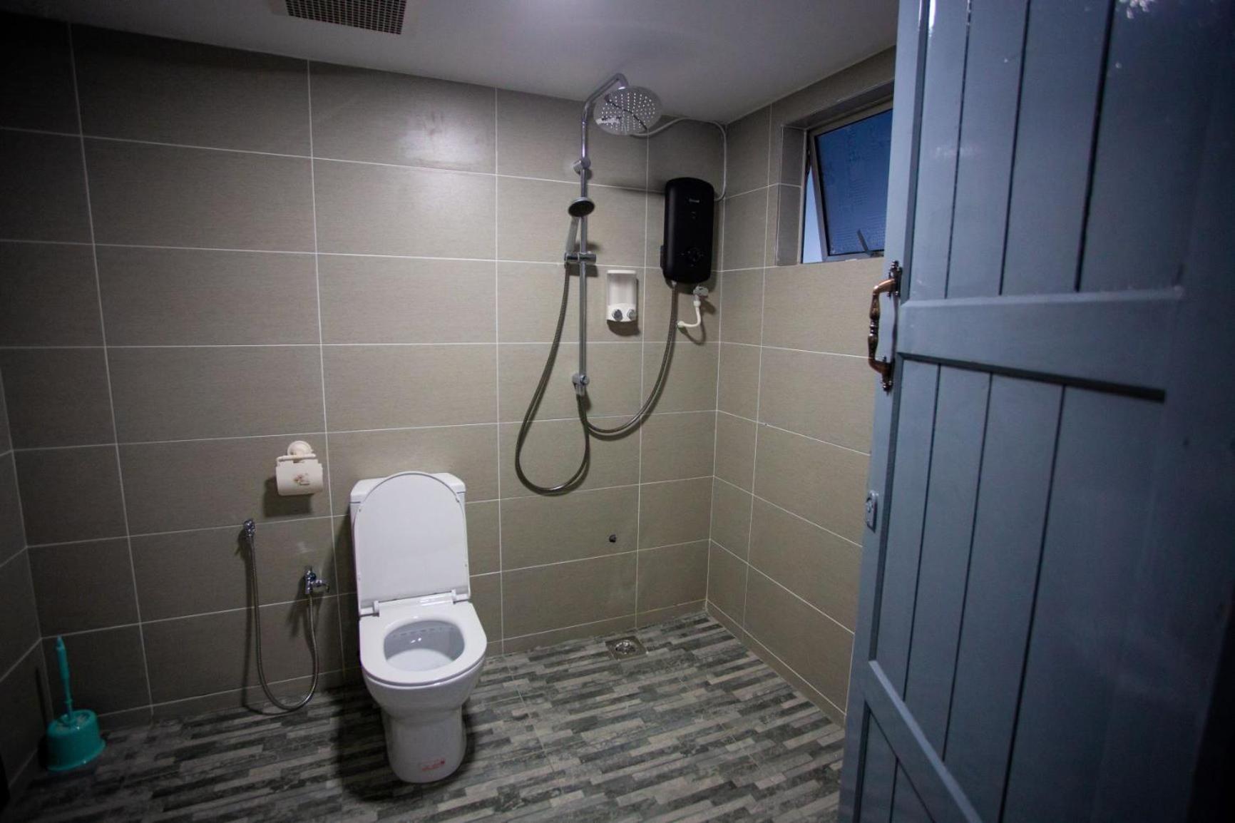 Hom2Rex Kuching Homestay Taman Timberland Eksteriør billede